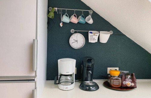 Neustadt-Haardt Apartment | Balcony of the Palatinate - apartment, shower and bath, toilet, 1 bedroom