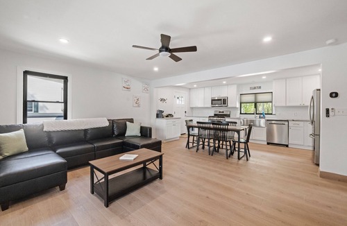 East Wakefield House | Balch Lake Bungalow -Lakeside Retreat - NEWLY RENOVATED, 90+ FT OF PRIVATE BEACH