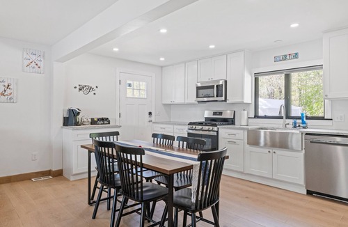 East Wakefield House | Balch Lake Bungalow -Lakeside Retreat - NEWLY RENOVATED, 90+ FT OF PRIVATE BEACH