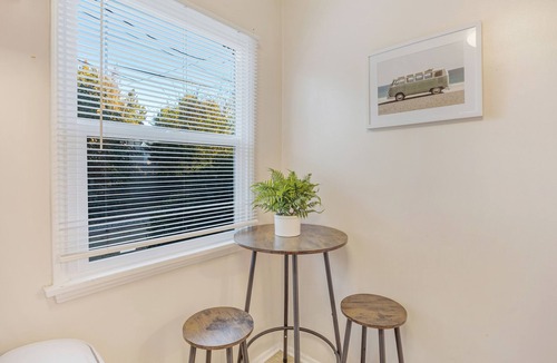 Reseda House | Balcom by AvantStay | Newly Furnished Valley Home