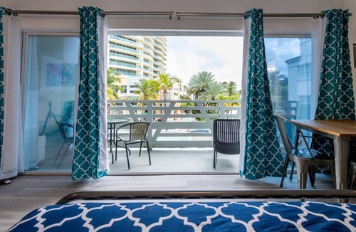 South Beach Condo | Balcony Beach View w/2 Queen beds, Ocean Dr Beach