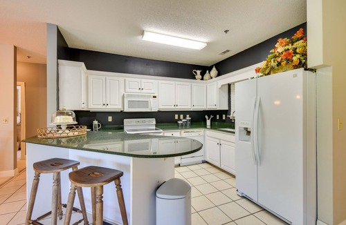 Clayton Condo | Balcony & Golf Course View! Condo at Kingwood