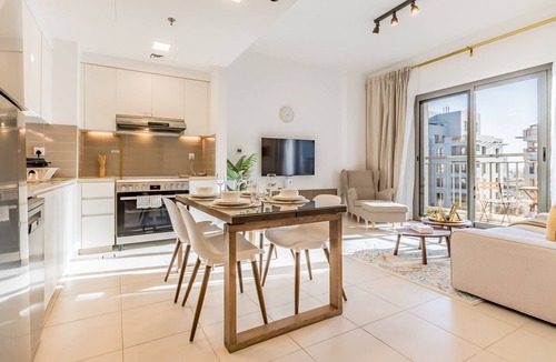 Dubai Apartment | Balcony Overlooking the Swimming Pool, Just Minutes from the Park