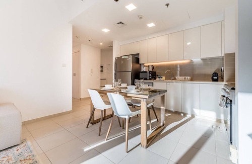 Dubai Apartment | Balcony Overlooking the Swimming Pool, Just Minutes from the Park