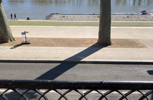 Bourgogne Apartment | Balcony with Loire view Car park 50m away Pets welcome