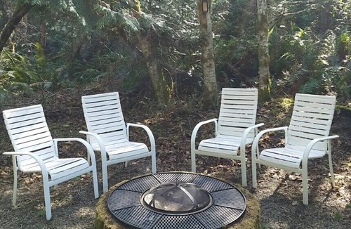 Seabeck Apartment | Bald Eagles, and deer at your doorstep. A wooded path leads to the beach