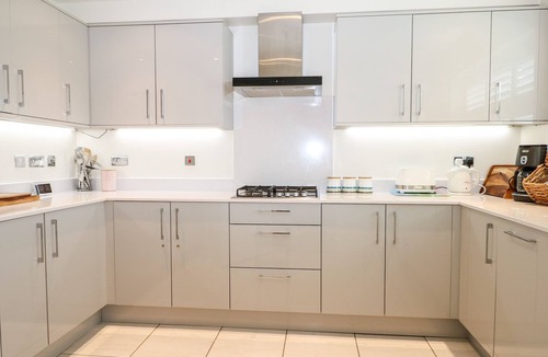 Hartley Wintney House | BALDWIN CLOSE, character holiday cottage in Hartley Wintney