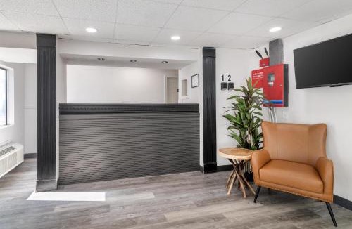 West Springfield Hotel | Baldwin Inn & Suites, SureStay Collection by Best Western