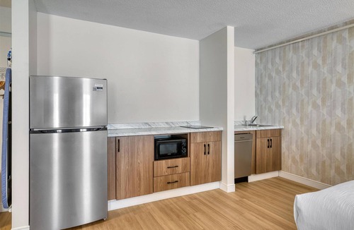 West Springfield Hotel | Baldwin Inn & Suites, SureStay Collection by Best Western