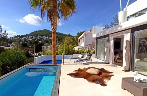 Santa Eulalia del Rio Villa | Balinese Villa with big external Jacuzzi - close to Cala Llonga beach