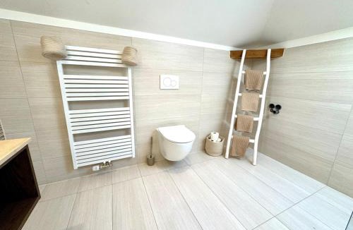 Huttenheim Apartment | Balkenstube