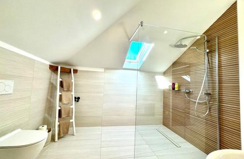 Huttenheim Apartment | Balkenstube