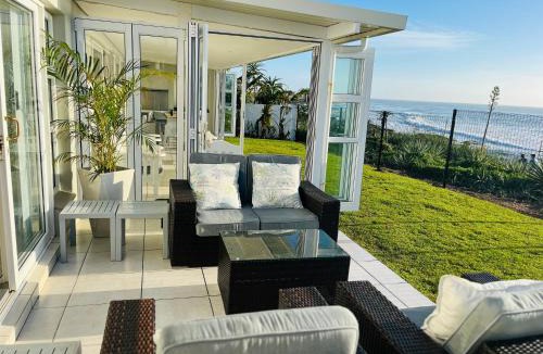 Ballito Villa | Ballito Beachfront, Walk to Village, 5BR Luxury