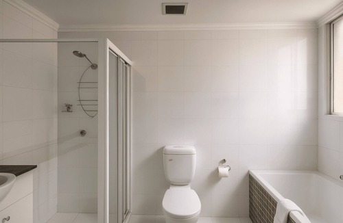 Balmain Apartment | Balmain- BUCHN Buchanan Street - Modern 2BR with Balconies Resort Facilities Near Balmain Village