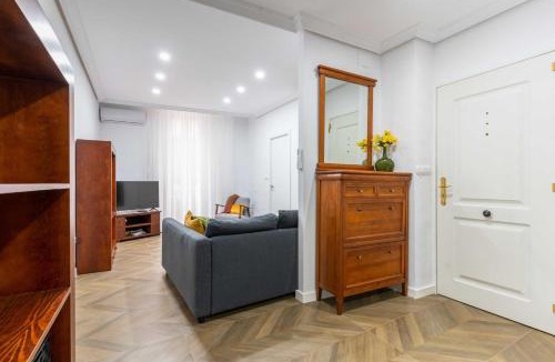 El Pilar Apartment | Balmes Flat Central Market by Invalencia