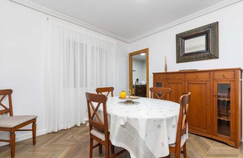 El Pilar Apartment | Balmes Flat Central Market by Invalencia