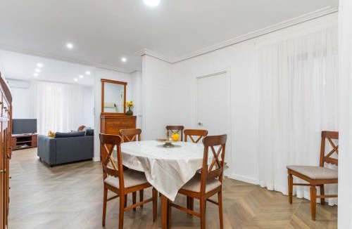 El Pilar Apartment | Balmes Flat Central Market by Invalencia
