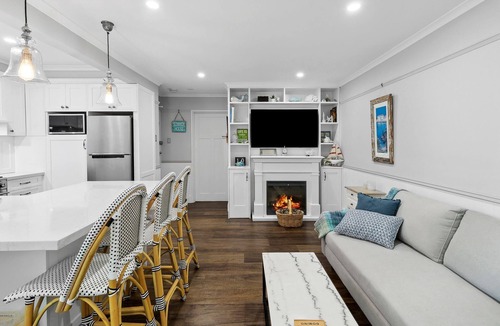 Balmoral Apartment | Balmoral Beachfront - Luxury 1 bedroom apartment (King or 2 Long Single beds)