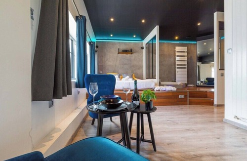 Faubourg-Raines Apartment | BalneoSuite Arquebuse Love'appart au cœur de Dijon