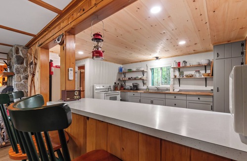 Rangeley Plantation Cottage | Balsam Breeze - cozy cottage on Mooselookmegunic!