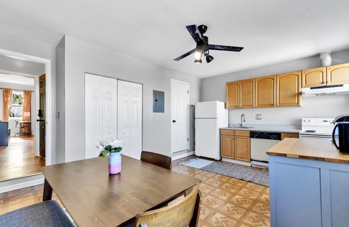 Downtown Baltimore Apartment | Baltimore Hopkins Medical Apt. 4- walking distance to Fells Point & Inner Harbor