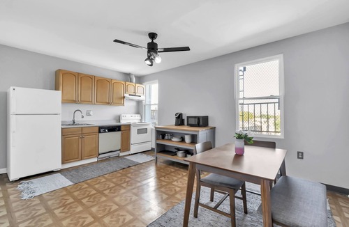Downtown Baltimore Apartment | Baltimore Hopkins Medical Apt. 4- walking distance to Fells Point & Inner Harbor