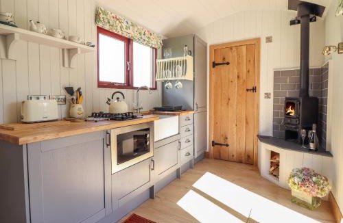 Garthmyl House | Balwen Shepherd's Hut