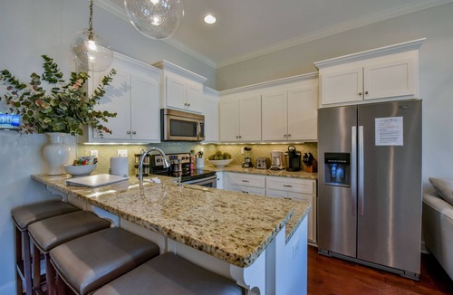 Tuscaloosa House | Bama Getaway - Walk to Downtown & Campus! Luxurious and cozy furnishings!