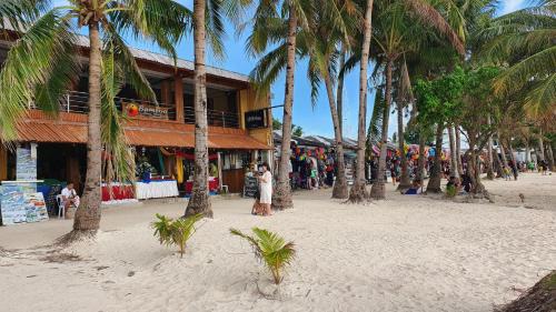 Manoc-Manoc Resort | Bamboo Beach Resort & Restaurant