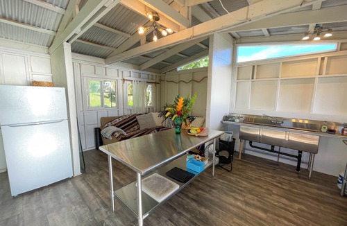 Kealakekua Apartment | Bamboo Canopy with Shared Bath and Common House