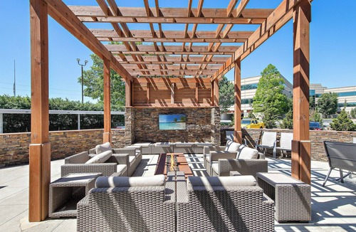 Prairie Village Apartment | Bamboo Loft Elegant Spacious - dedicated workspace dedicated Parking has a GYM
