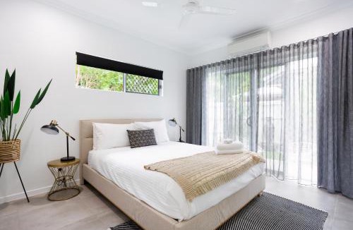 Edge Hill Villa | Bamboo Villa - Edge Hill Cairns Luxury Pet Friendly Sleeps 3