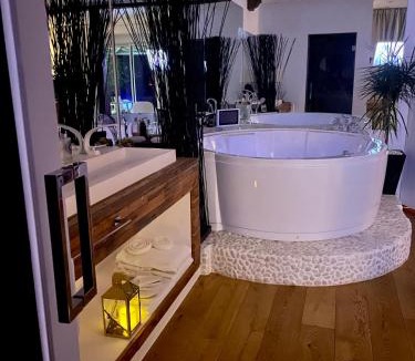 Sutesti House | Bambuus Garden & Spa