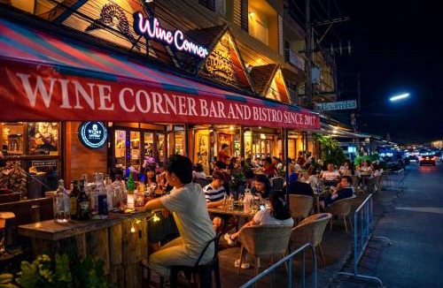 Trang Hotel | Ban Ao Thong