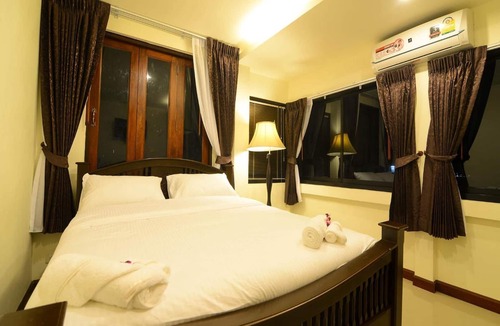 Samphao Lom House | Ban U Thong Accommodations
