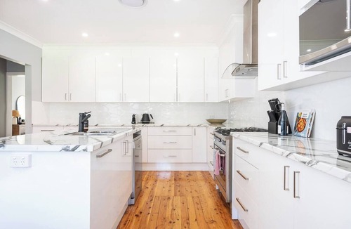 Central Mudgee House | Bancroft House on Scenic Mudgee Golf Course