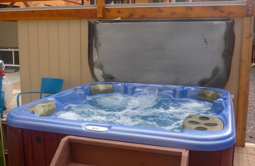 Banff House | Banff 2 Bedroom 2 bathroom house with privatehot tub