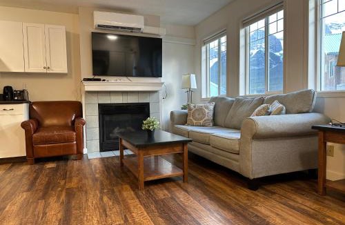 Harvie Heights House | Banff Boundary Lodge Mountain View 2Brms 3xAC Townhouse