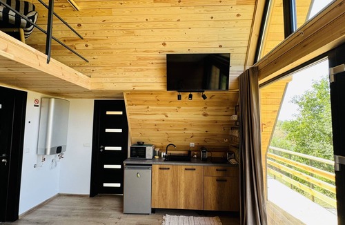 Valea Mare-Pravat Cabin | Bangkok 2 bedroom A-Frame Cabin with Hot Tub & Mountain Views