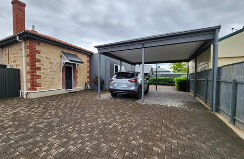 Semaphore House | Bank Manager's Residence Renovated 3 bedroom, 2 bathroom property in Semaphore