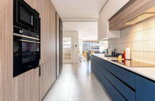 Bantry Bay Apartment | Bantry Bay Alanda - Modern Apt with Sea Views