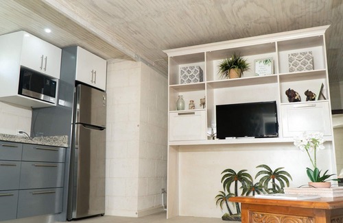 Brighton Apartment | Banyan Beach Studio