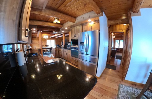 West Richland House | Barbara's Cabin. A luxury log home in the heart of Washington wine country.