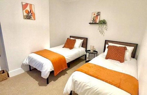 Eastwood House | Barber House - Cosy Stylish 2 bed - Sleeps…