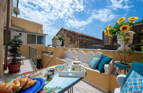 Montepertuso Apartment | Barbera House B