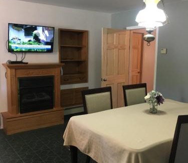 Lake George Hotel | Barberry Court Motel &Cabins