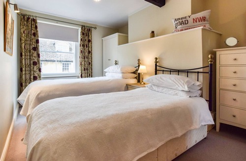 Winchcombe House | Barebones Farm - sleeps 14 guests in 7 bedrooms