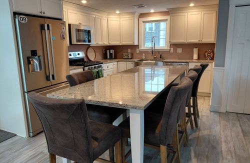 Green Harbor-Cedar Crest House | Barefoot 50 steps to beach! SPACIOUS NEW LISTING WATER VIEWS
