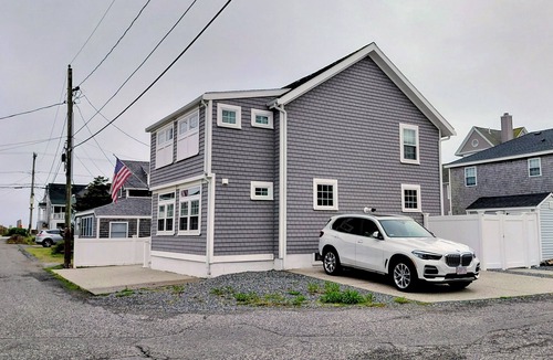 Green Harbor-Cedar Crest House | Barefoot 50 steps to beach! SPACIOUS NEW LISTING WATER VIEWS