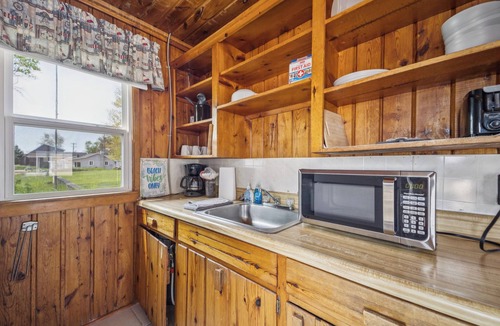 Oscoda Cabin | Barefoot Beach Resort